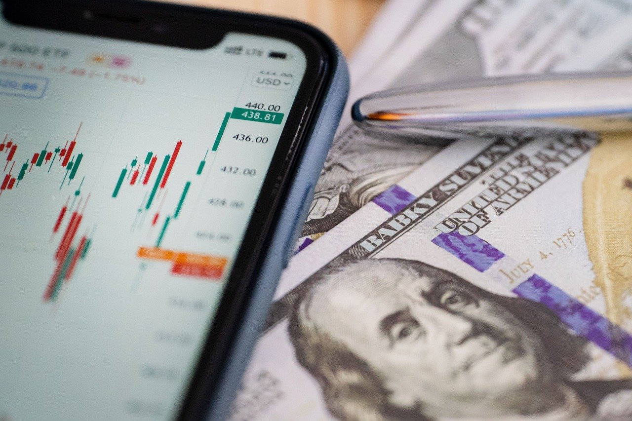 Stock Business Finance Investment  - VisionPics / Pixabay